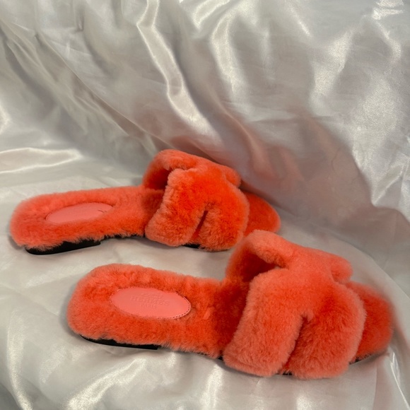 Hermes Shearling Oran Sandals - Picture 9 of 11
